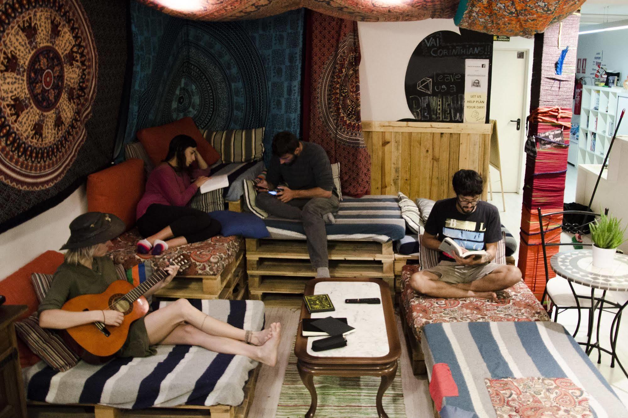 Rocket Hostels Gracia Barcelona Bagian luar foto