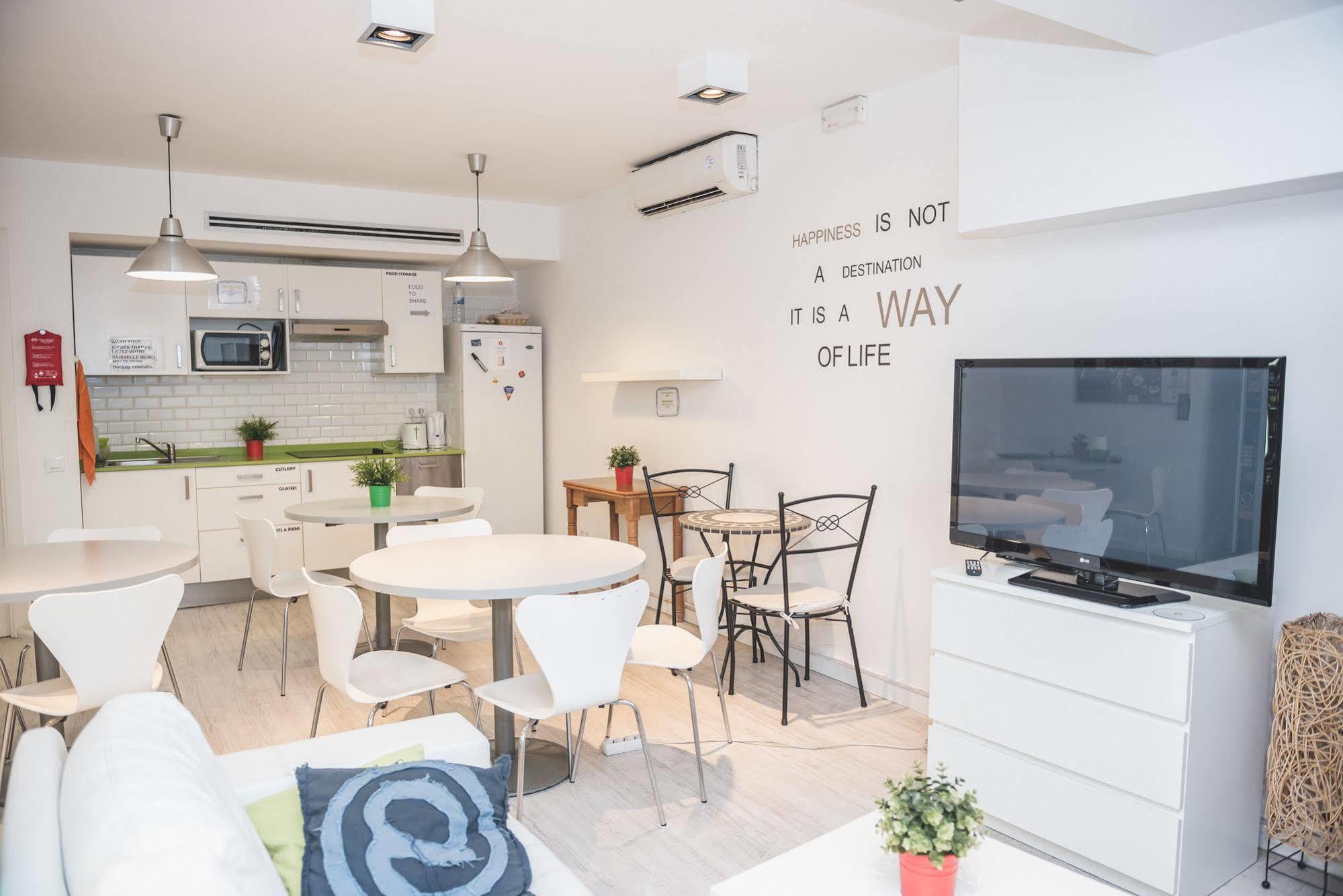 Rocket Hostels Gracia Barcelona Bagian luar foto