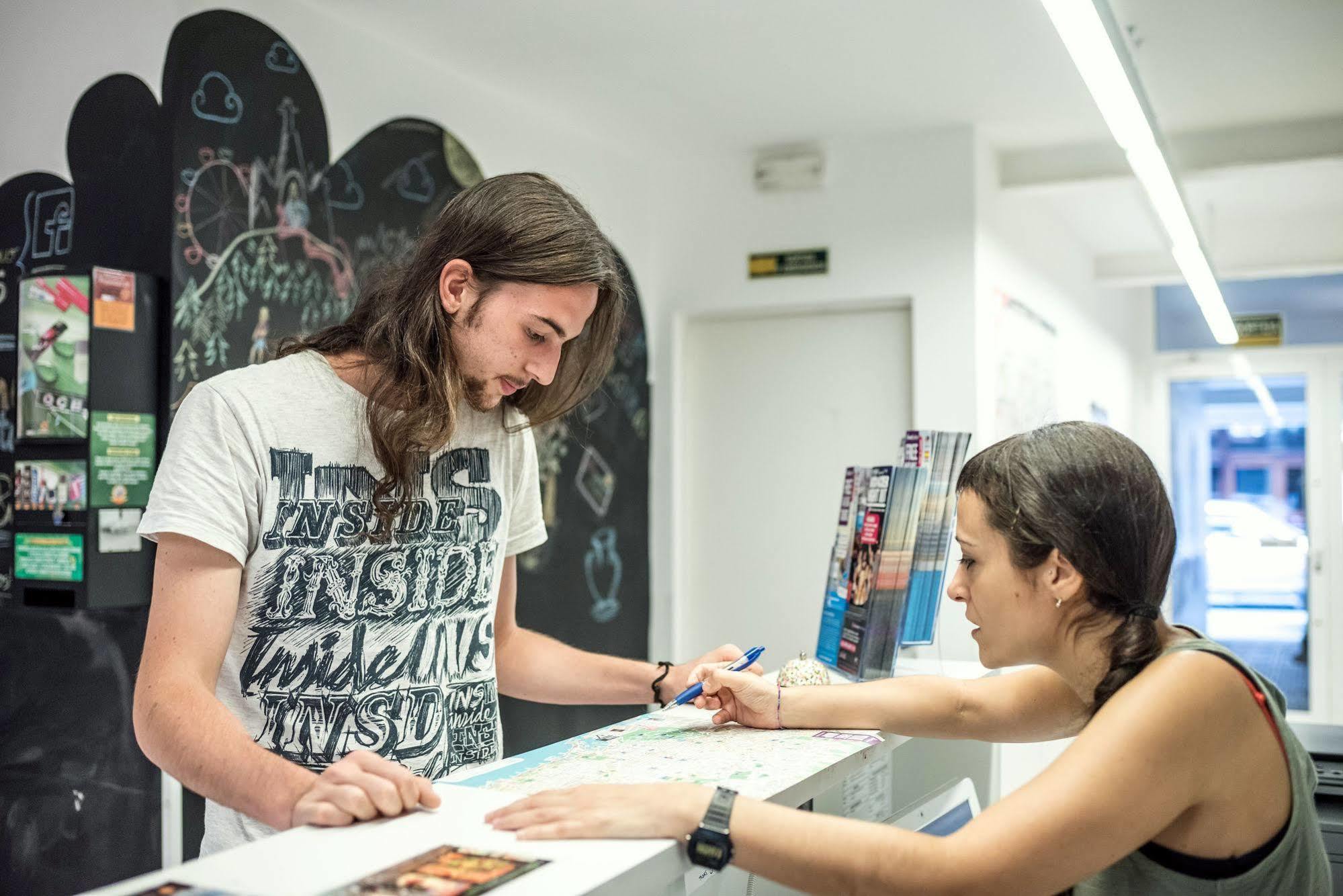 Rocket Hostels Gracia Barcelona Bagian luar foto