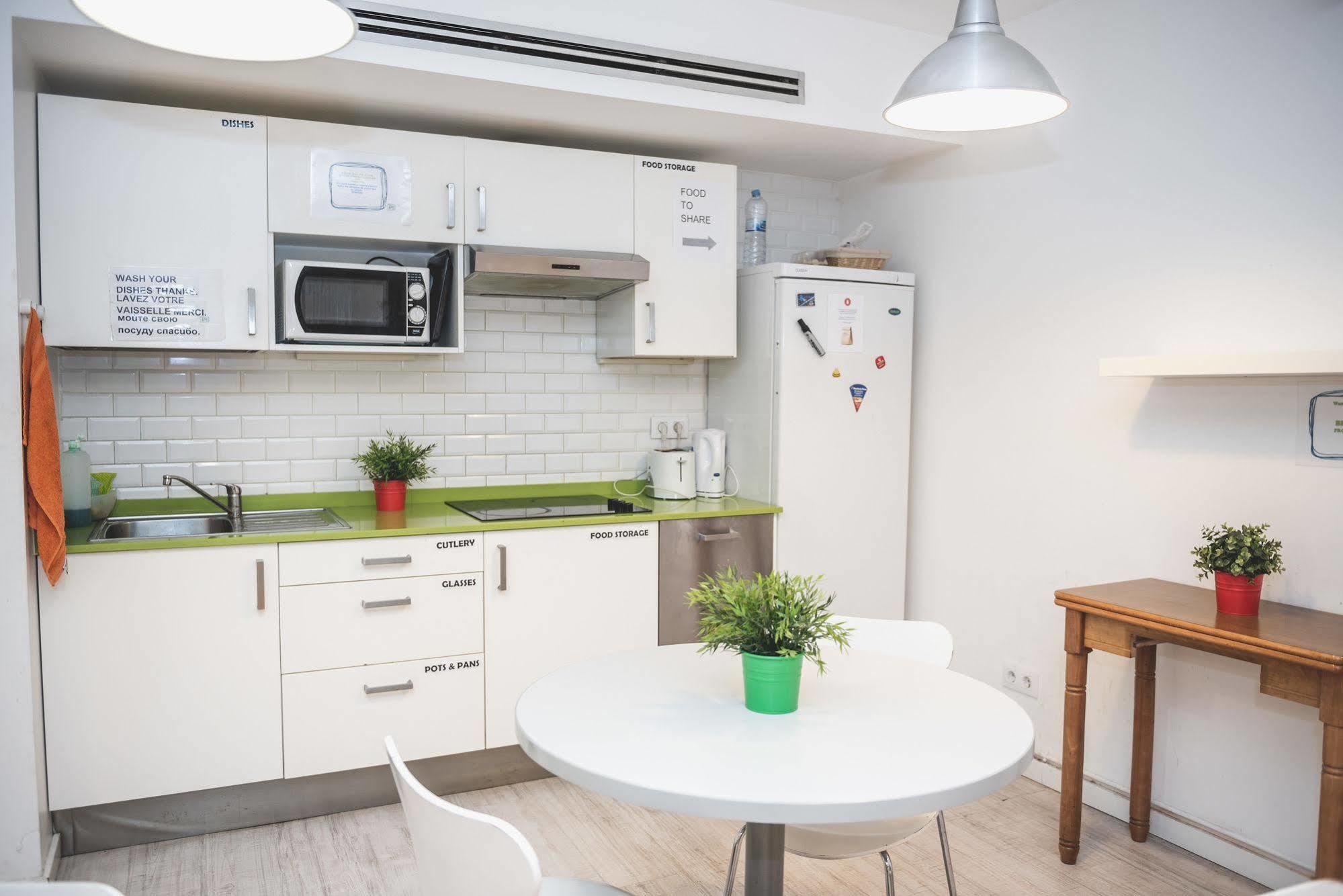 Rocket Hostels Gracia Barcelona Bagian luar foto